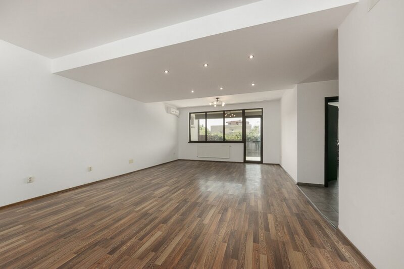Pipera, zona Porsche, Hotel Alexander, vila spatioasa si eleganta.