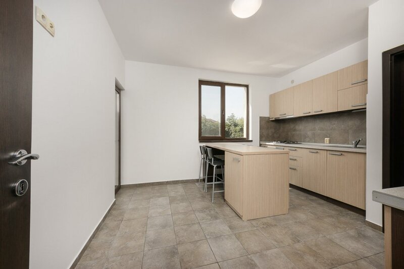 Pipera, zona Porsche, Hotel Alexander, vila spatioasa si eleganta.