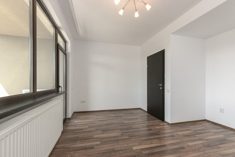 Pipera, zona Porsche, Hotel Alexander, vila spatioasa si eleganta.