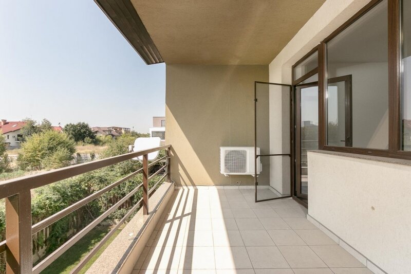 Pipera, zona Porsche, Hotel Alexander, vila spatioasa si eleganta.